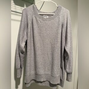 Old Navy Women's Light Gray Crew Neck Sweater